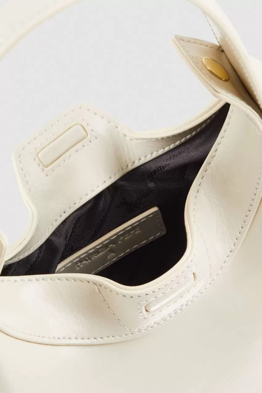 borsa_a_mano_bangle_bag_in_pelle_4-1.webp Patrizia Pepe Bangle Bag | A Mano<Borsa a mano Bangle Bag in pelle