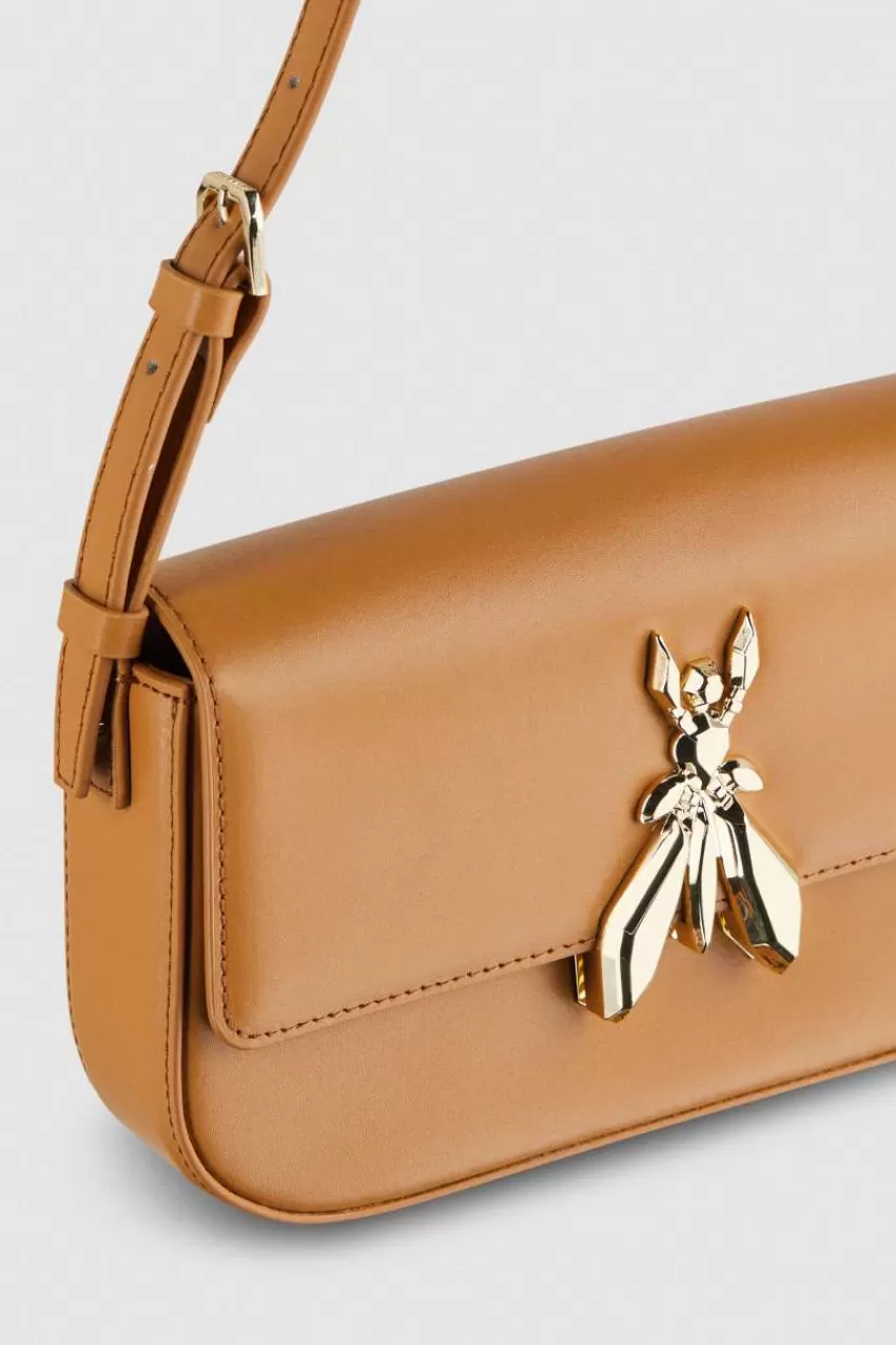 borsa_a_spalla_in_pelle_con_tracolla_3-1.webp Patrizia Pepe Tracolla<Borsa a spalla in pelle con tracolla