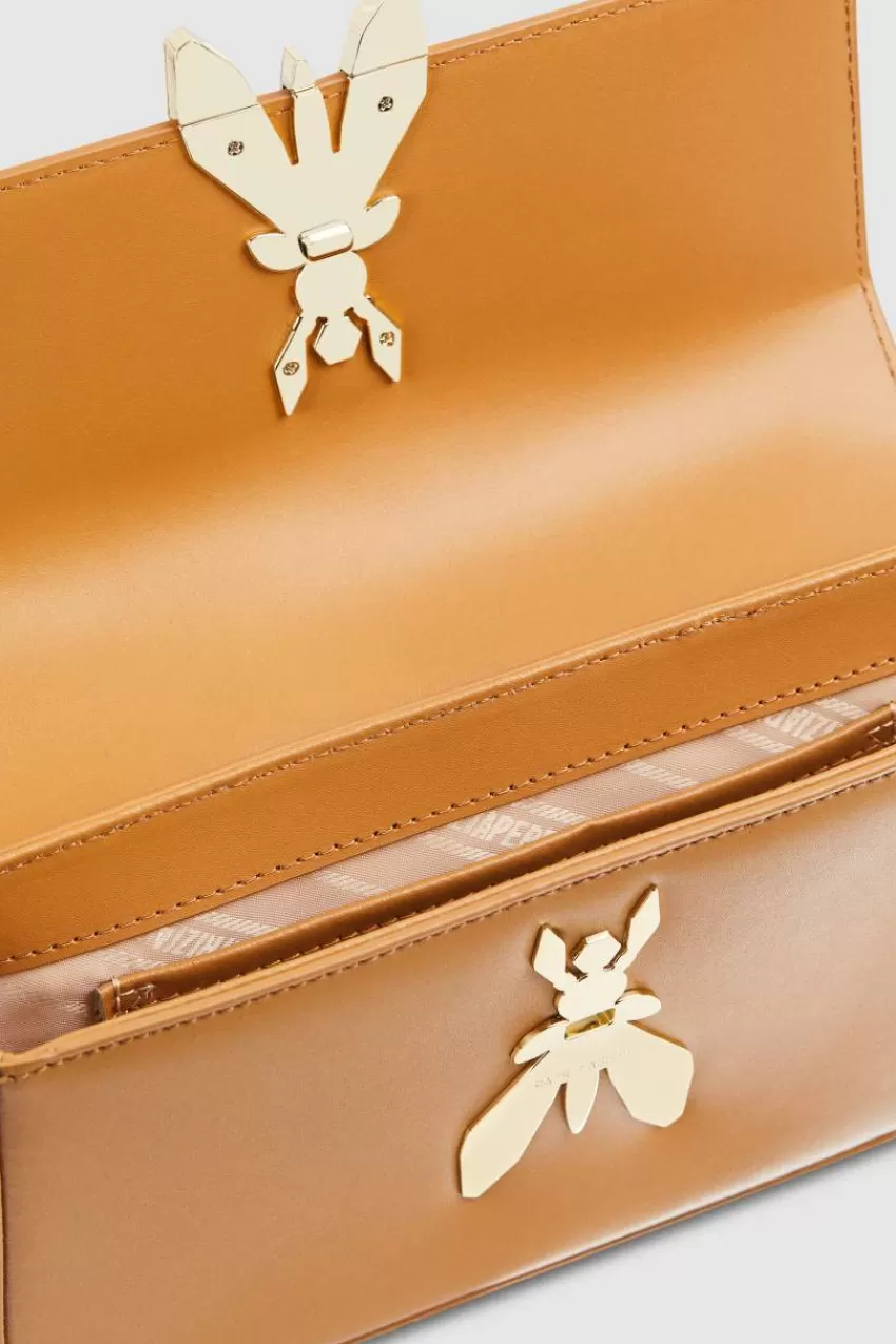 borsa_a_spalla_in_pelle_con_tracolla_4-1.webp Patrizia Pepe Tracolla<Borsa a spalla in pelle con tracolla