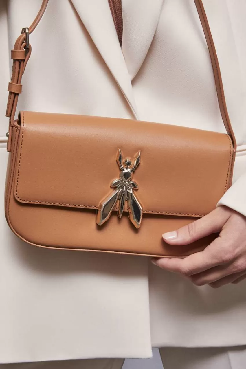 borsa_a_spalla_in_pelle_con_tracolla_6-1.webp Patrizia Pepe Tracolla<Borsa a spalla in pelle con tracolla