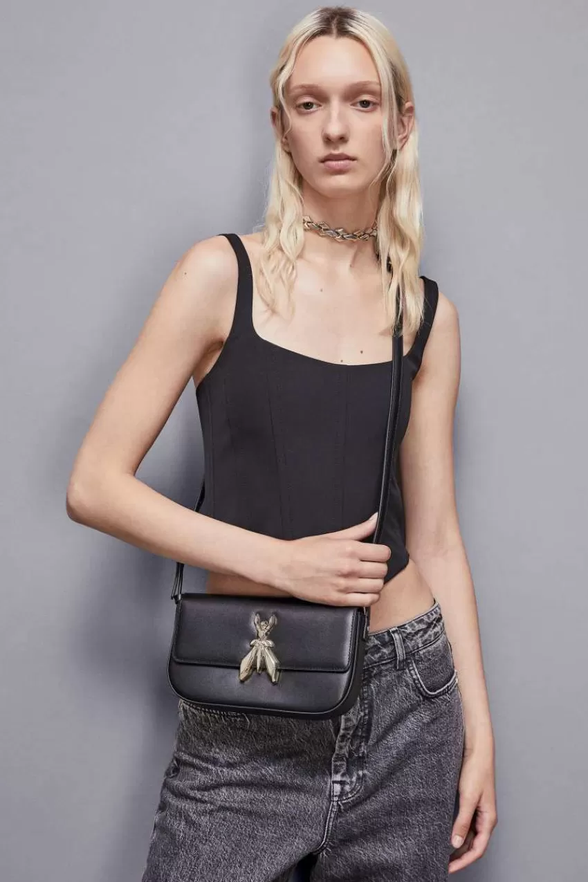 borsa_a_spalla_in_pelle_con_tracolla_6.webp Patrizia Pepe Tracolla<Borsa a spalla in pelle con tracolla