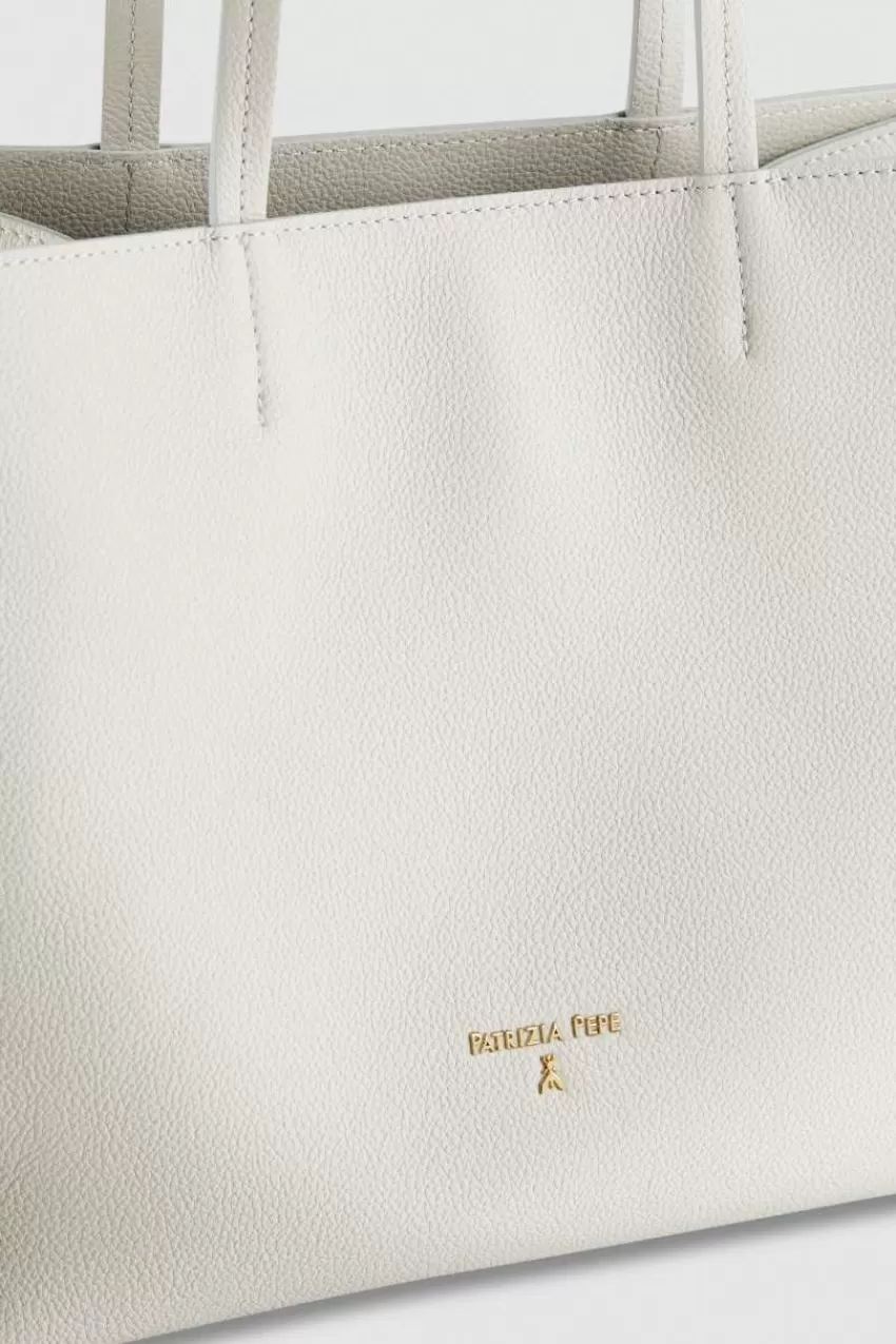 borsa_shopping_in_pelle_martellata_3-1.webp Patrizia Pepe Shopping<Borsa shopping in pelle martellata