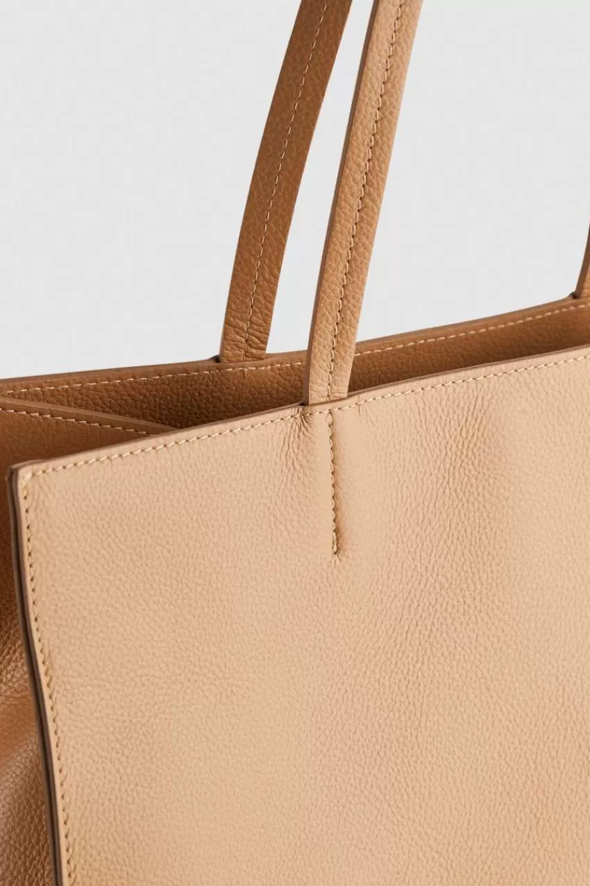 borsa_shopping_in_pelle_martellata_3-3.webp Patrizia Pepe Shopping<Borsa shopping in pelle martellata