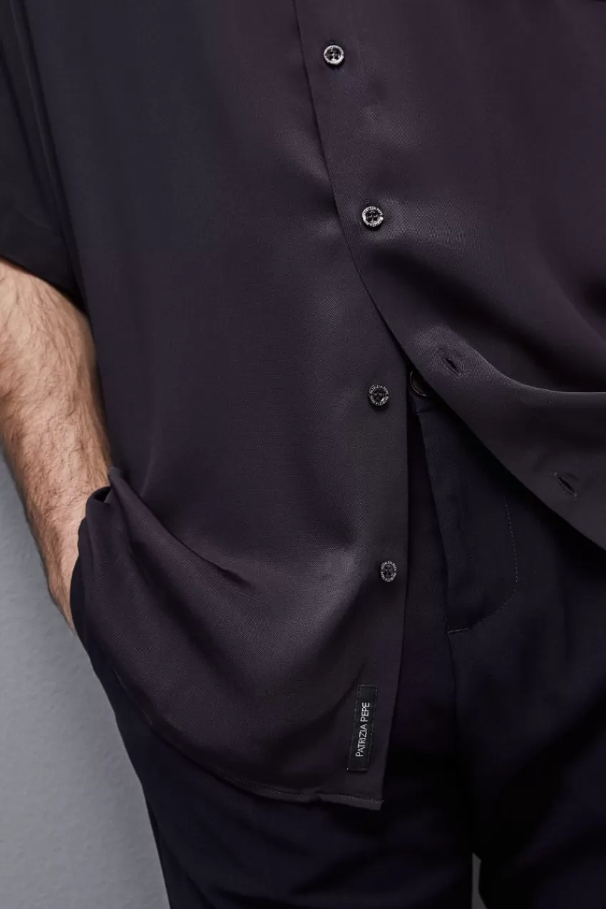 camicia_manica_corta_in_twill_di_viscosa_3-1.webp Uomo Patrizia Pepe T-Shirt E Camicie<Camicia manica corta in twill di viscosa