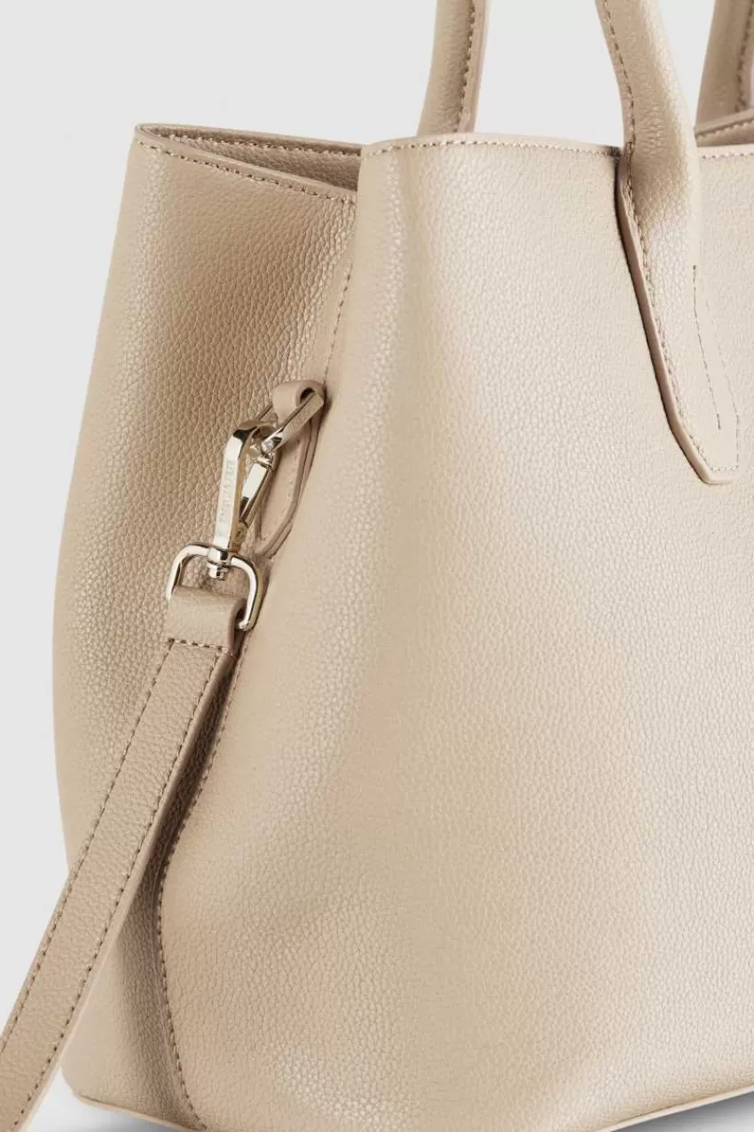 fly_borsa_shopping_in_pelle_con_tracolla_3-1.webp Patrizia Pepe Shopping | A Mano<Fly Borsa shopping in pelle con tracolla