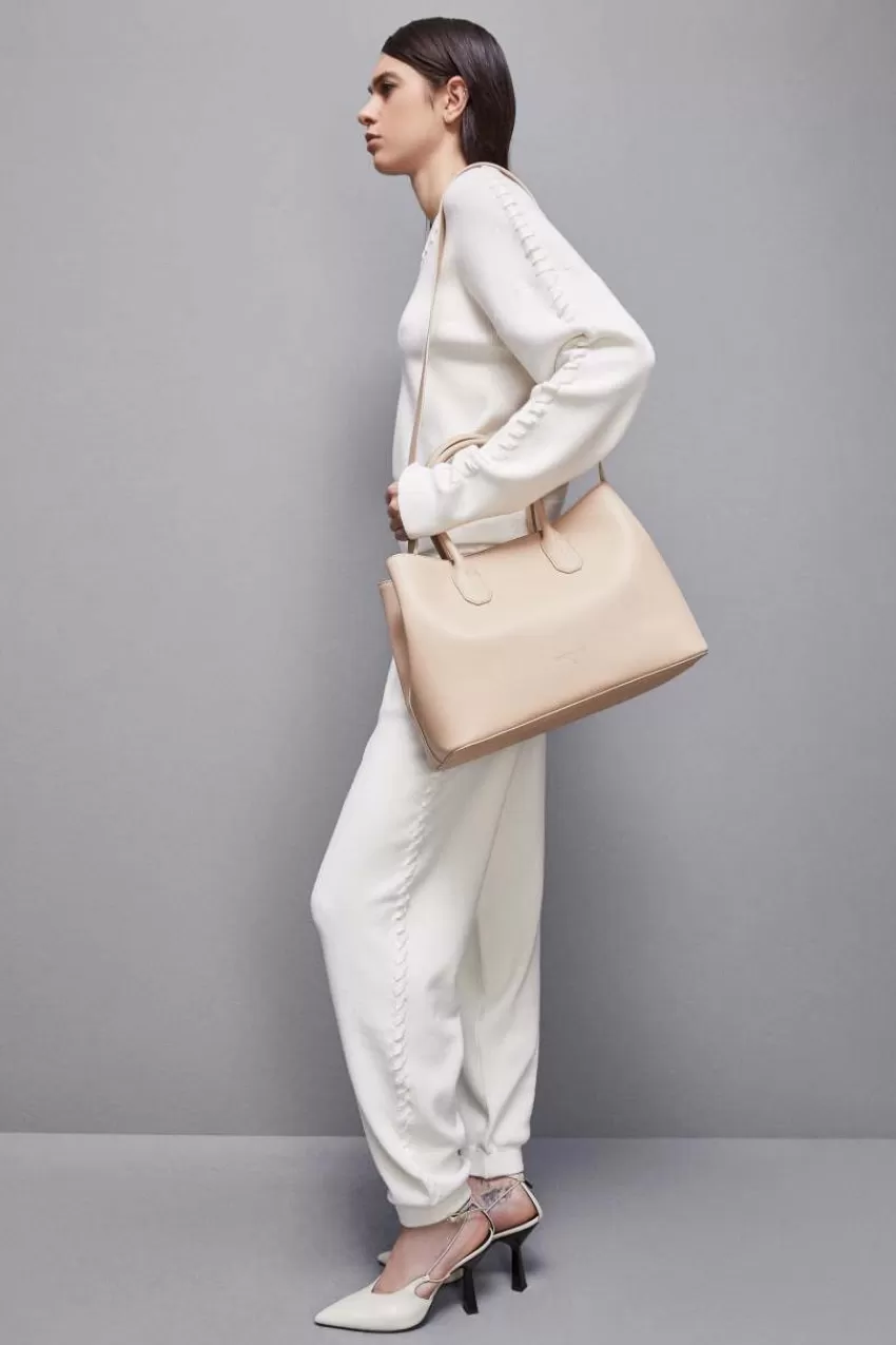 fly_borsa_shopping_in_pelle_con_tracolla_6.webp Patrizia Pepe Shopping | A Mano<Fly Borsa shopping in pelle con tracolla