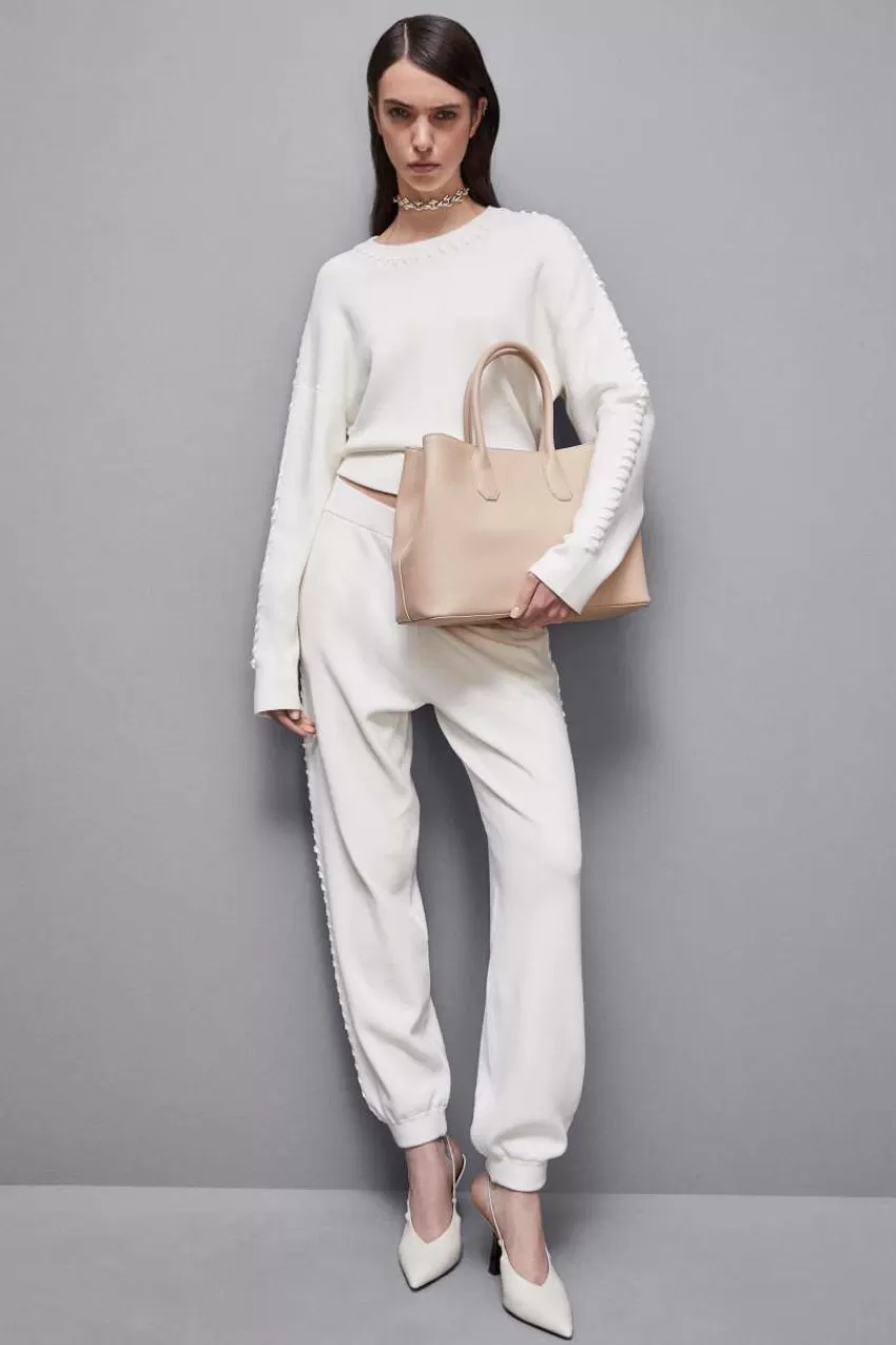 fly_borsa_shopping_in_pelle_con_tracolla_7.webp Patrizia Pepe Shopping | A Mano<Fly Borsa shopping in pelle con tracolla