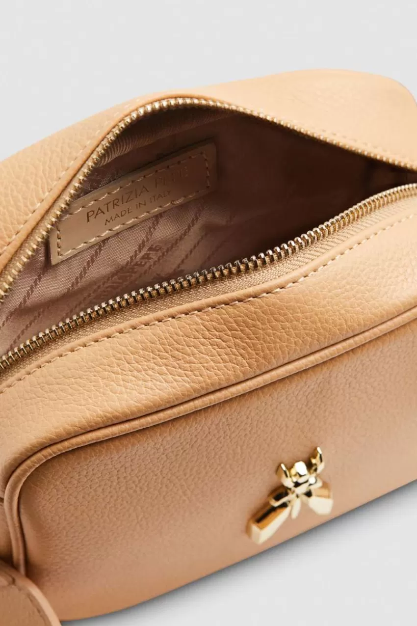 fly_camera_bag_a_tracolla_in_pelle_4-2.webp Patrizia Pepe Tracolla<Fly Camera bag a tracolla in pelle