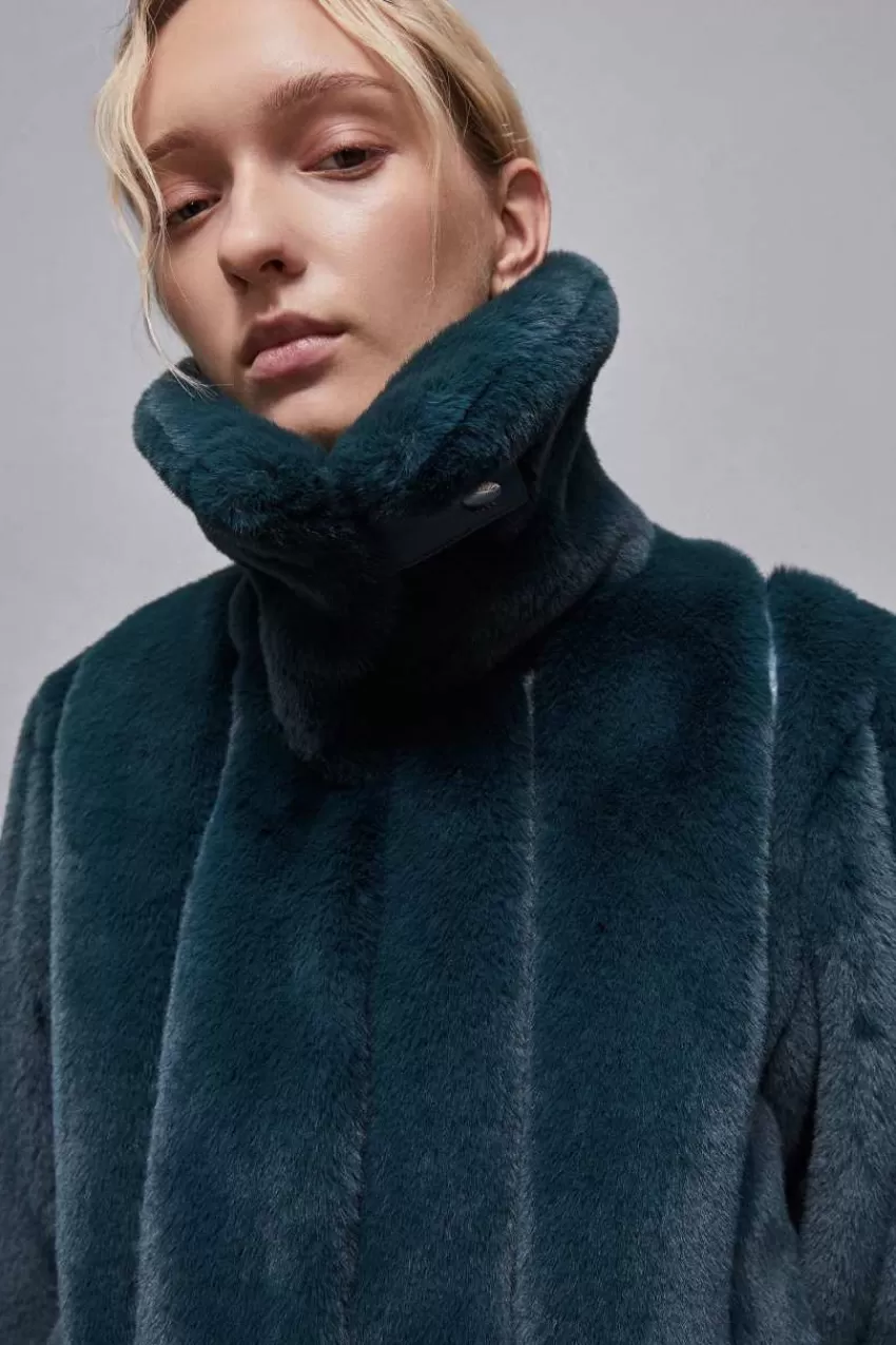 giubbotto_corto_in_tessuto_sintetico_3-1.webp Patrizia Pepe Cappotti<Giubbotto corto in tessuto sintetico