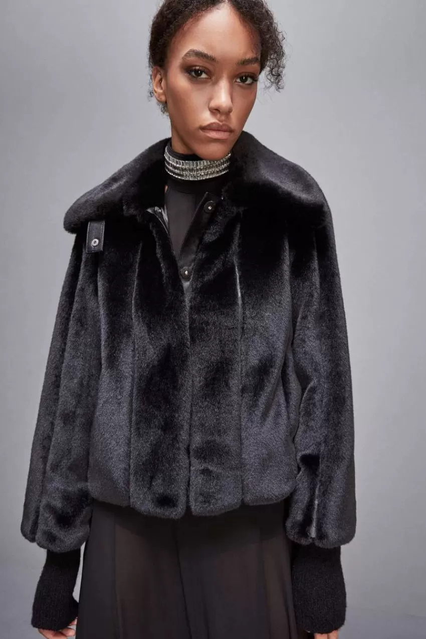 giubbotto_corto_in_tessuto_sintetico_3-3.webp Patrizia Pepe Cappotti<Giubbotto corto in tessuto sintetico