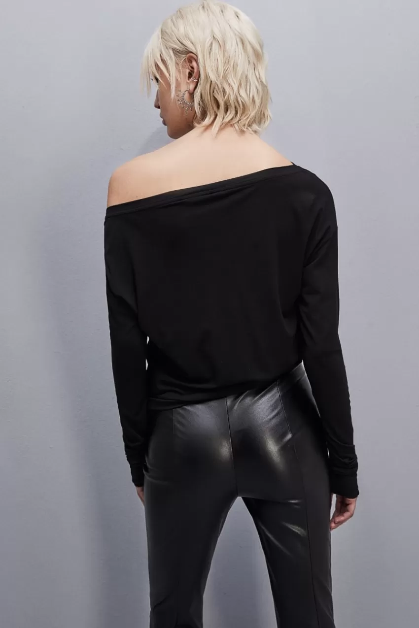 maglia_con_spalla_scesa_essential_2.webp Patrizia Pepe Tops<Maglia con spalla scesa "Essential"