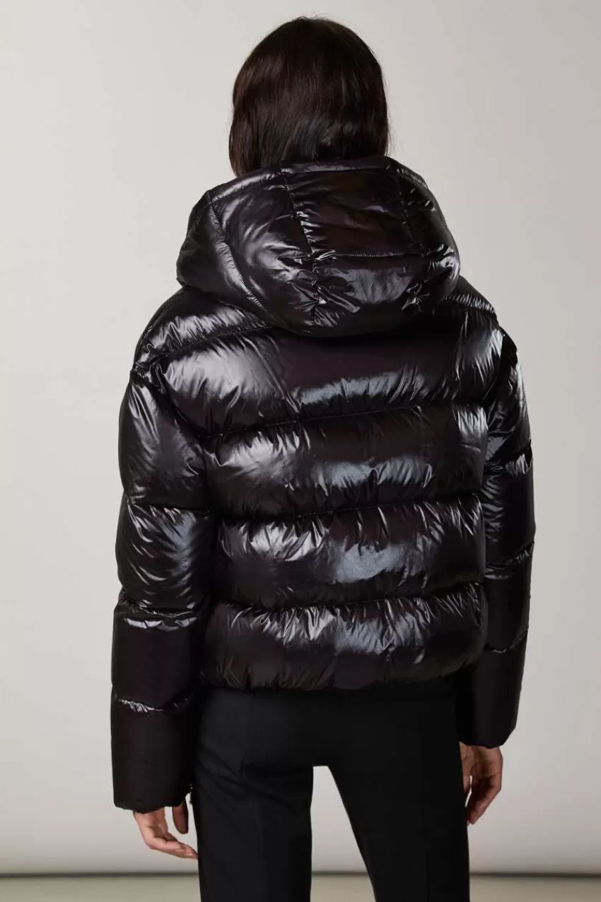 piumino_corto_con_cappuccio_2.webp Patrizia Pepe Piumini<Piumino corto con cappuccio