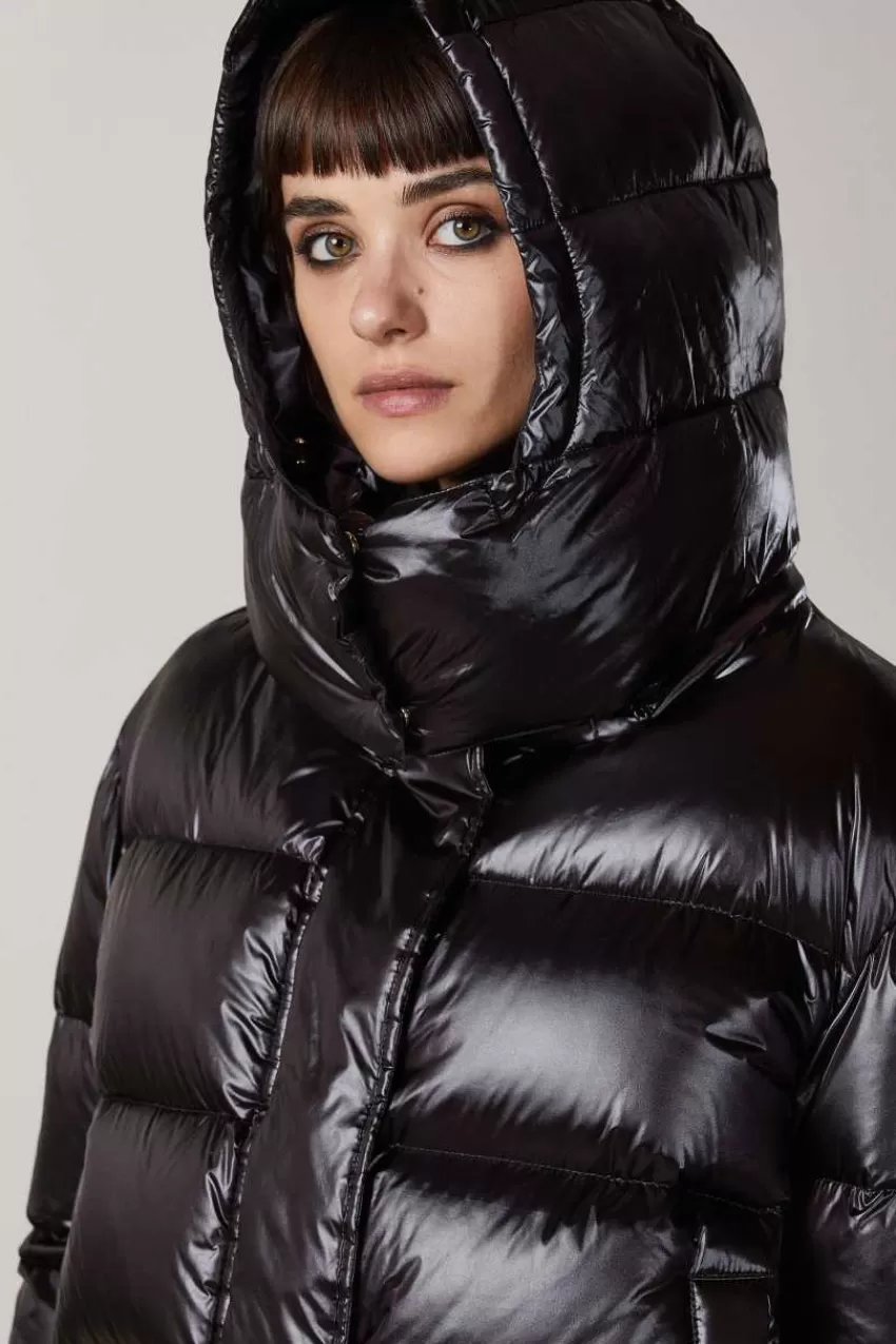 piumino_corto_con_cappuccio_3.webp Patrizia Pepe Piumini<Piumino corto con cappuccio