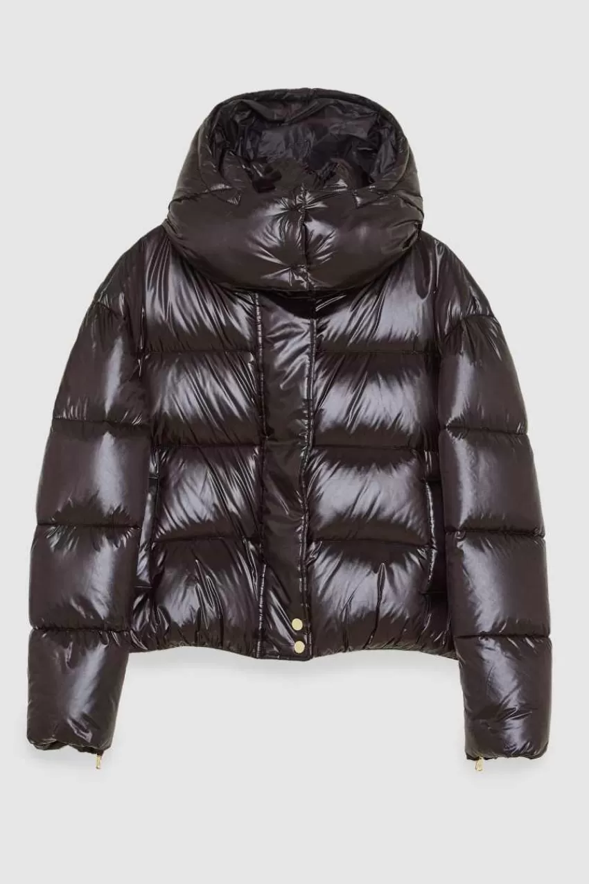 piumino_corto_con_cappuccio_4.webp Patrizia Pepe Piumini<Piumino corto con cappuccio