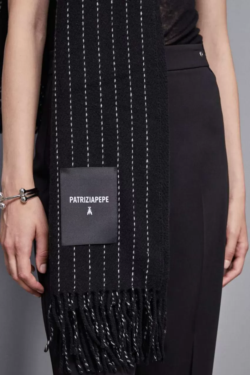 sciarpa_gessata_in_tessuto_misto_lana_3.webp Patrizia Pepe Foulard<Sciarpa gessata in tessuto misto lana