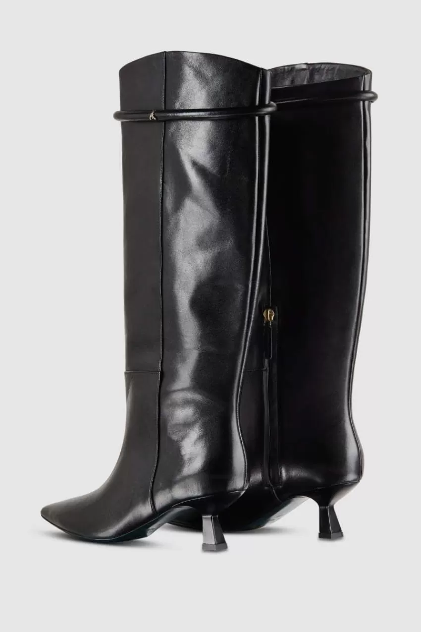 stivali_a_tubo_con_zip_in_pelle_2.webp Patrizia Pepe Stivali<Stivali a tubo con zip in pelle